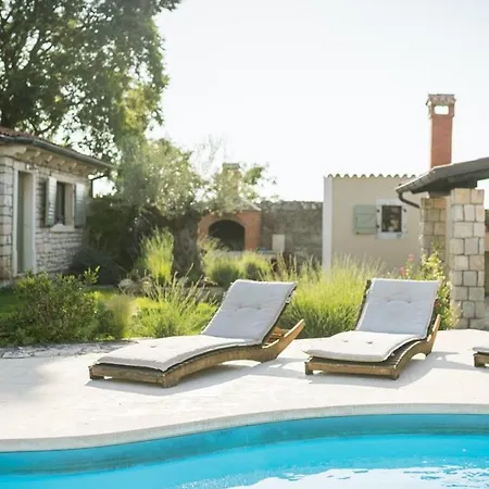 Rustical Allure With Private Pool, Bbq And Children Playground Hotel