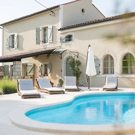 Rustical Allure With Private Pool, Bbq And Children Playground Hotel 4*