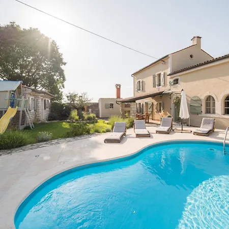 Rustical Allure With Private Pool, Bbq And Children Playground Flengi