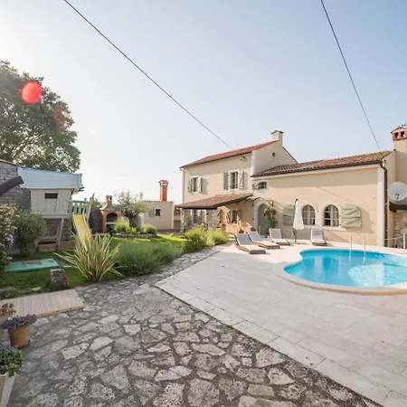 Rustical Allure With Private Pool, Bbq And Children Playground Hotel 4*