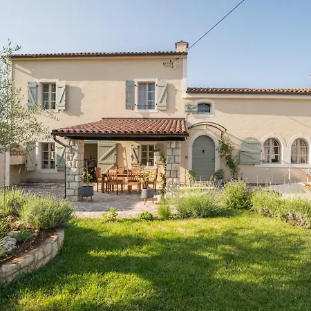 Rustical Allure With Private Pool, Bbq And Children Playground Hotel 4*
