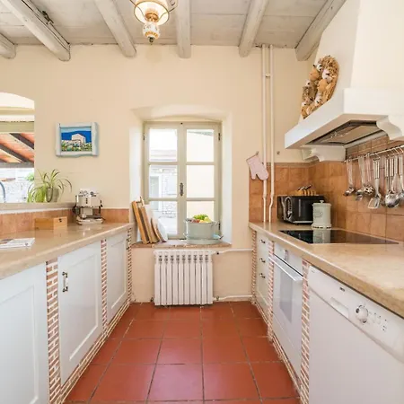 Hotel Rustical Allure With Private Pool, Bbq And Children Playground