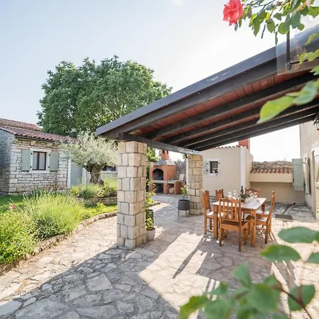 Rustical Allure With Private Pool, Bbq And Children Playground Hotel