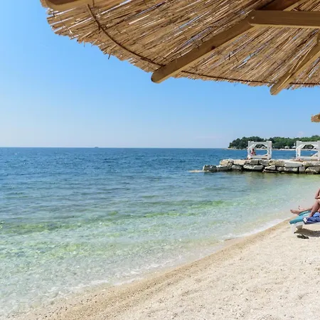 Hotel Rustical Allure With Private Pool, Bbq And Children Playground